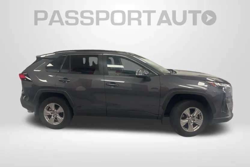 2025 Toyota RAV4 Hybrid XLE photo 1