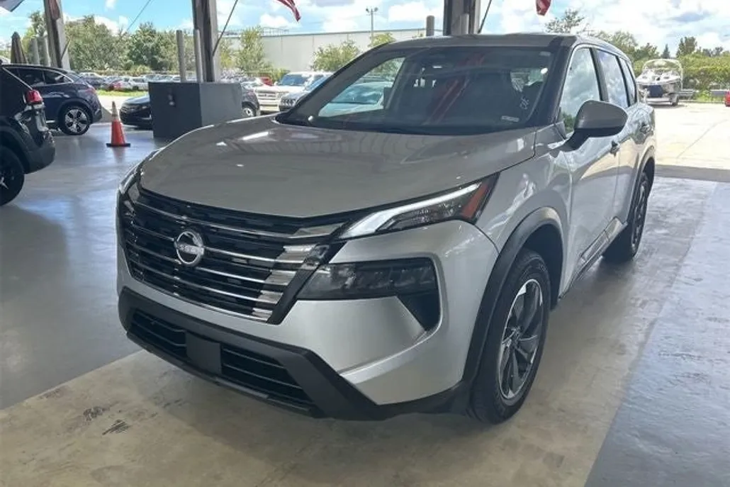 2024 Nissan Rogue SV photo 1