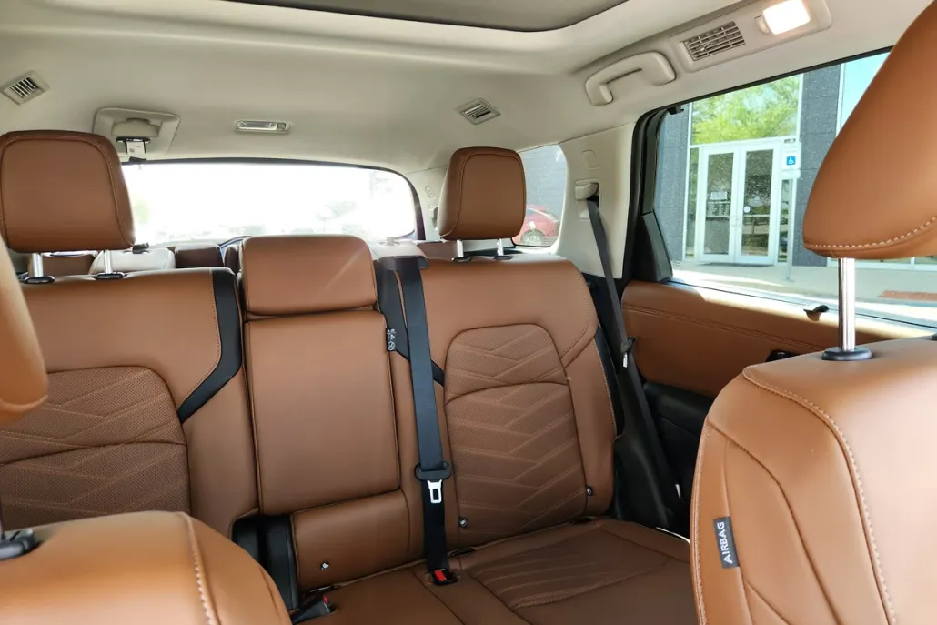 2025 Nissan Pathfinder Platinum photo 1