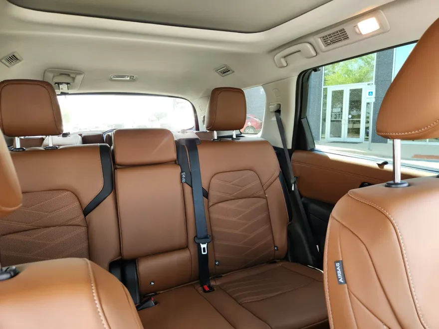 2025 Nissan Pathfinder Platinum photo 1