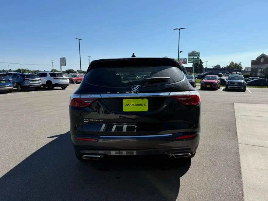 2023 Buick Enclave Essence photo 1