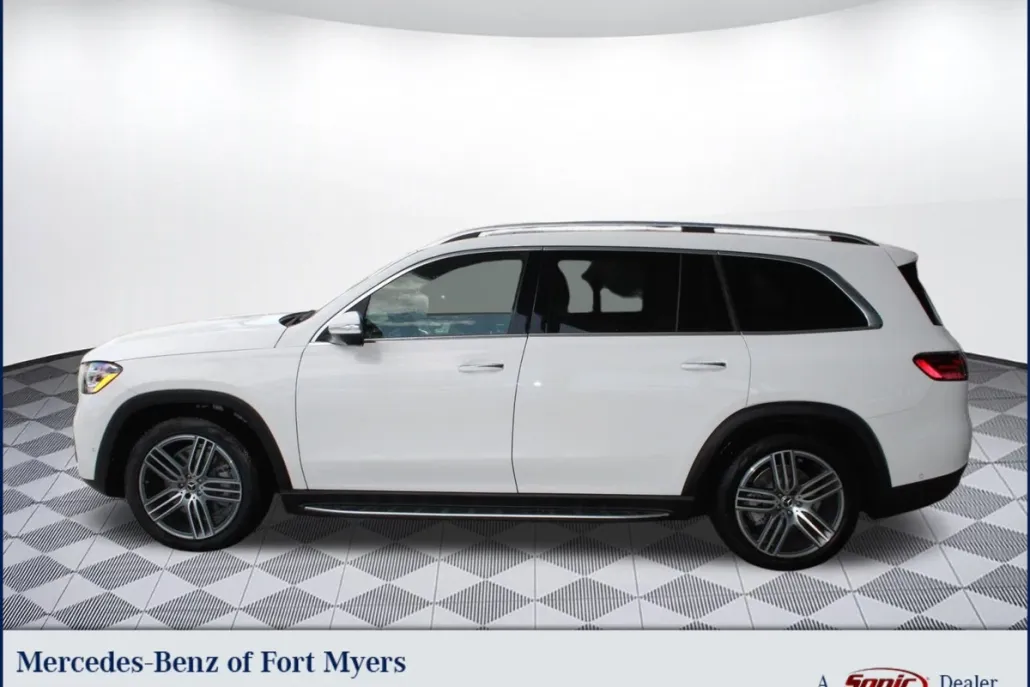 2025 Mercedes Benz GLS 450 4MATIC photo 1