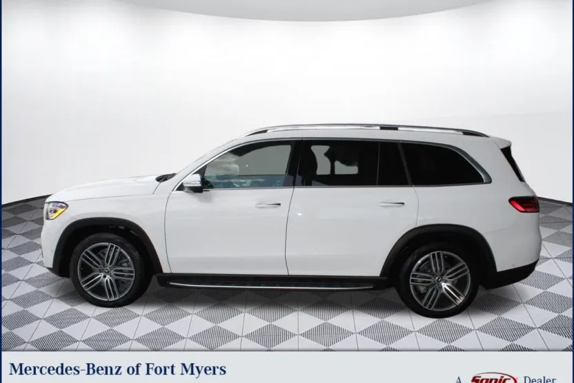 2025 Mercedes Benz GLS 450 4MATIC photo 1