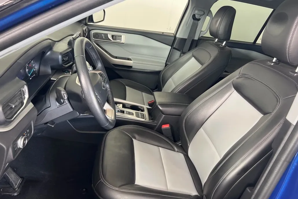 2022 Ford Explorer XLT photo 1