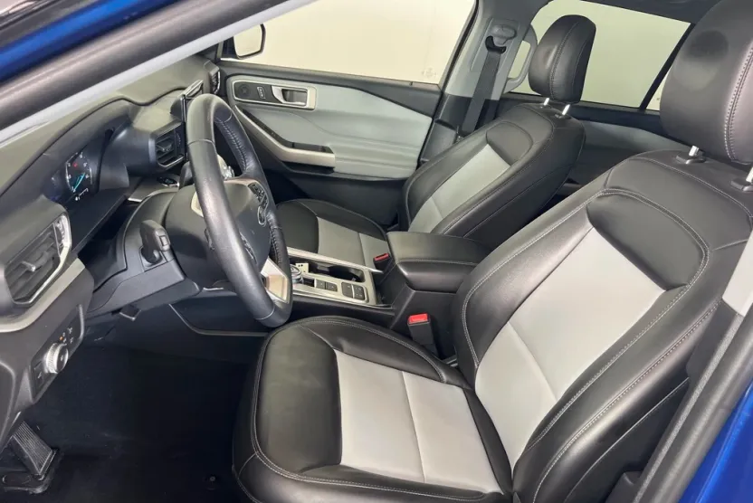 2022 Ford Explorer XLT photo 1
