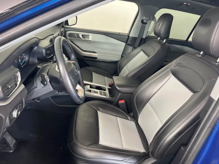 2022 Ford Explorer XLT photo 1