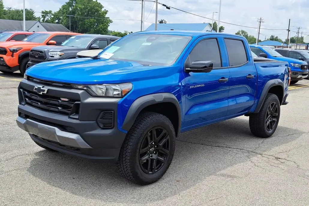 2024 Chevrolet Colorado Trail Boss photo 1