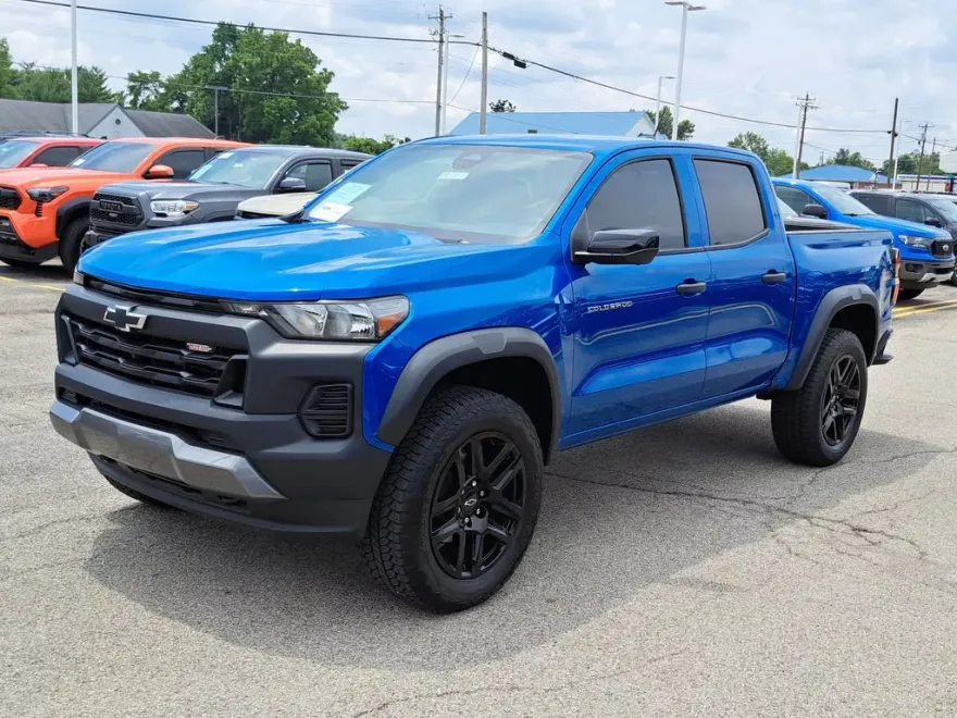2024 Chevrolet Colorado Trail Boss photo 1