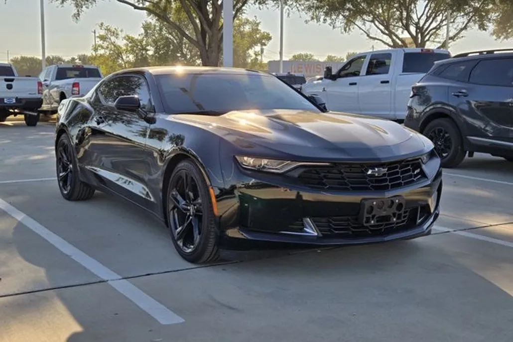 2023 Chevrolet Camaro 2LT photo 1