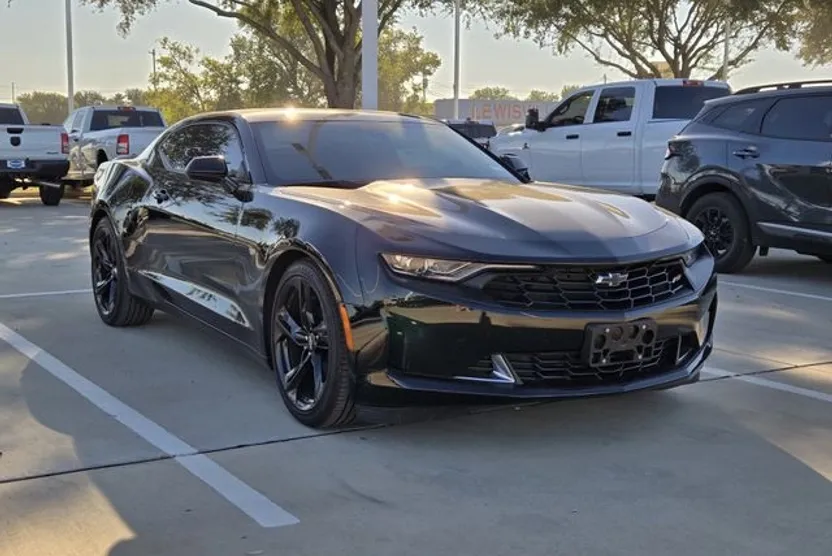 2023 Chevrolet Camaro 2LT photo 1