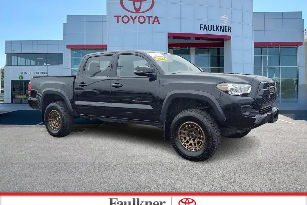 2023 Toyota Tacoma SR5 photo 1