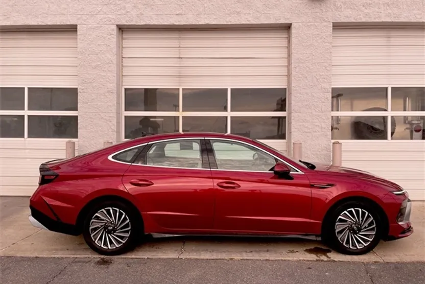 2024 Hyundai Sonata Hybrid SEL photo 1
