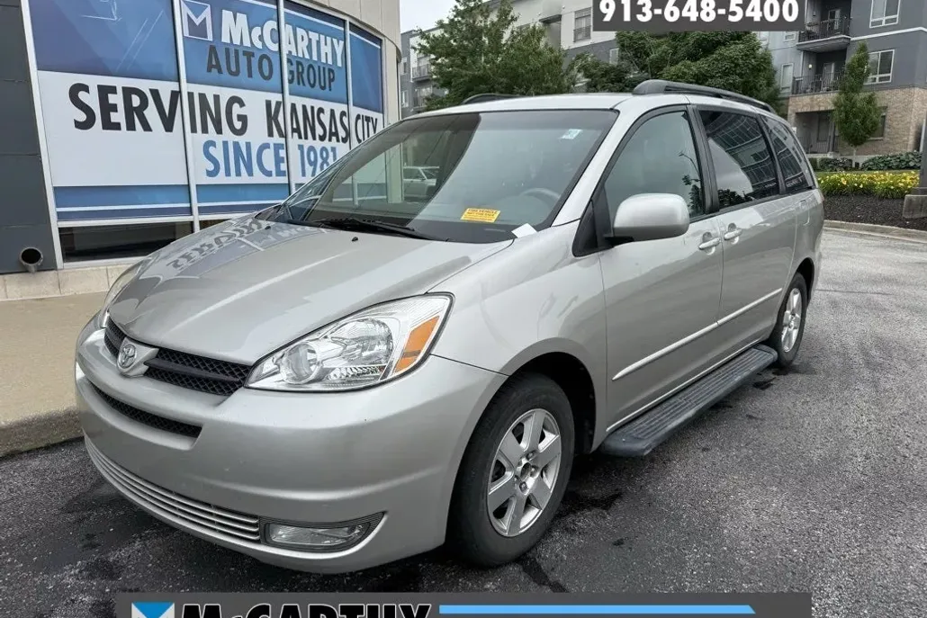 2005 Toyota Sienna XLE photo 1