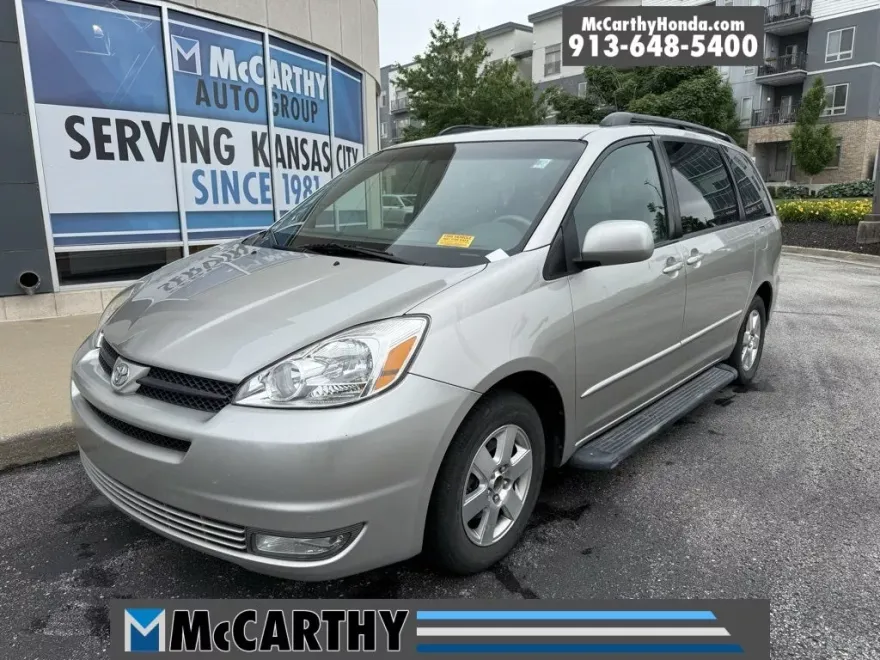 2005 Toyota Sienna XLE photo 1