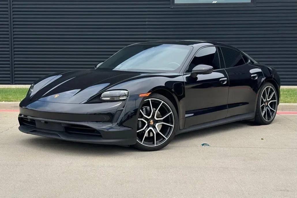 2023 Porsche Taycan photo 1