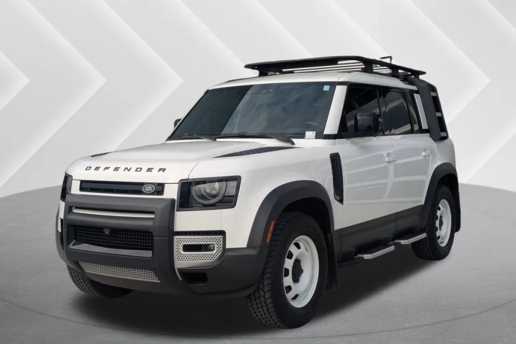 2023 Land Rover Defender 110 S photo 1
