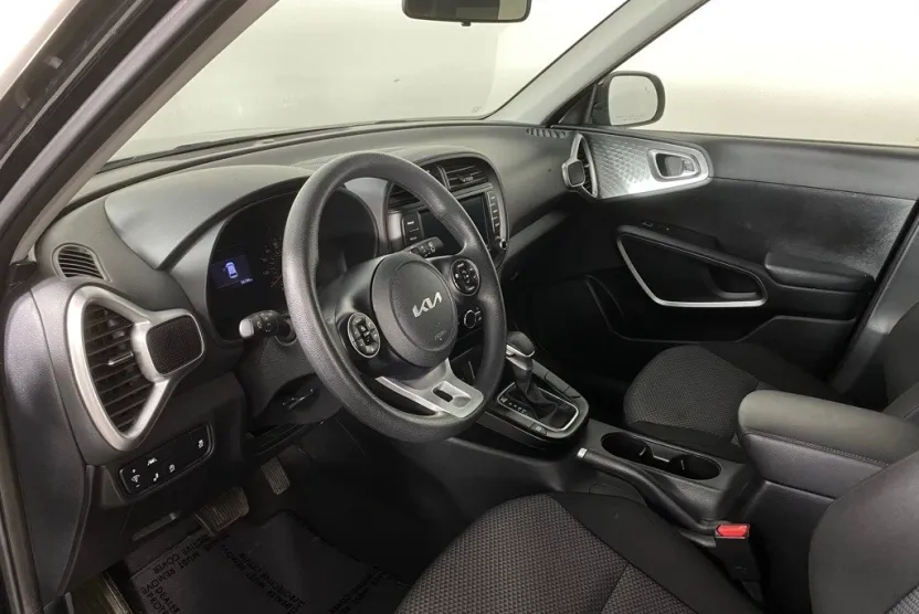 2022 Kia Soul LX photo 1