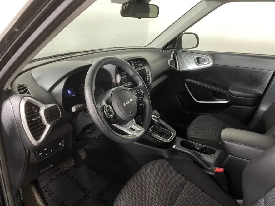 2022 Kia Soul LX photo 1