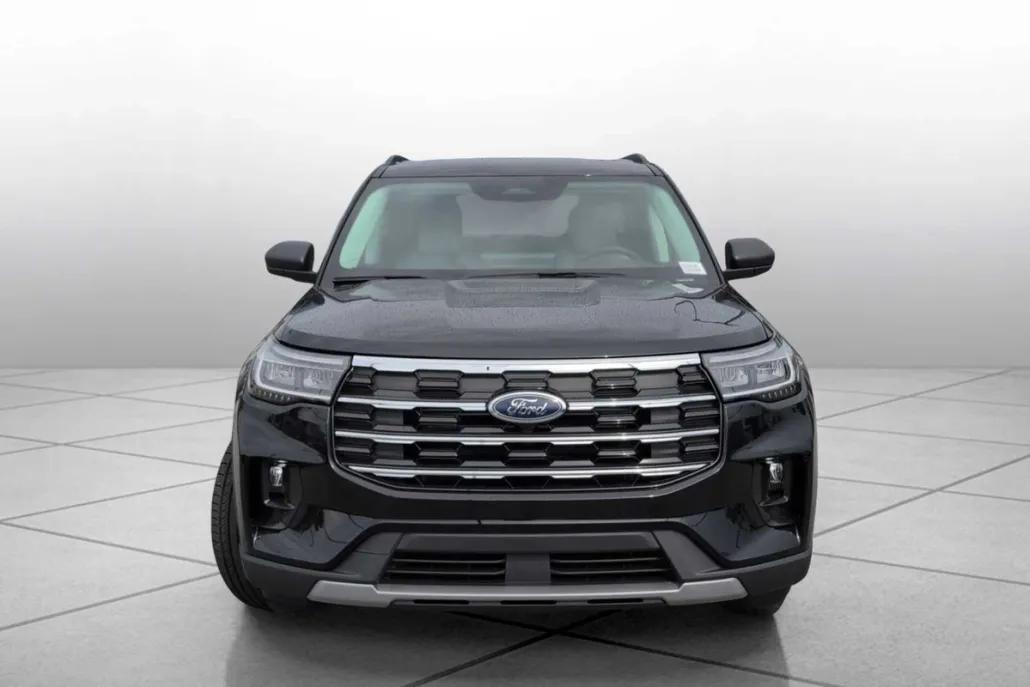 2025 Ford Explorer photo 1