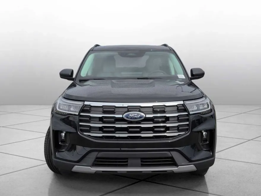 2025 Ford Explorer photo 1