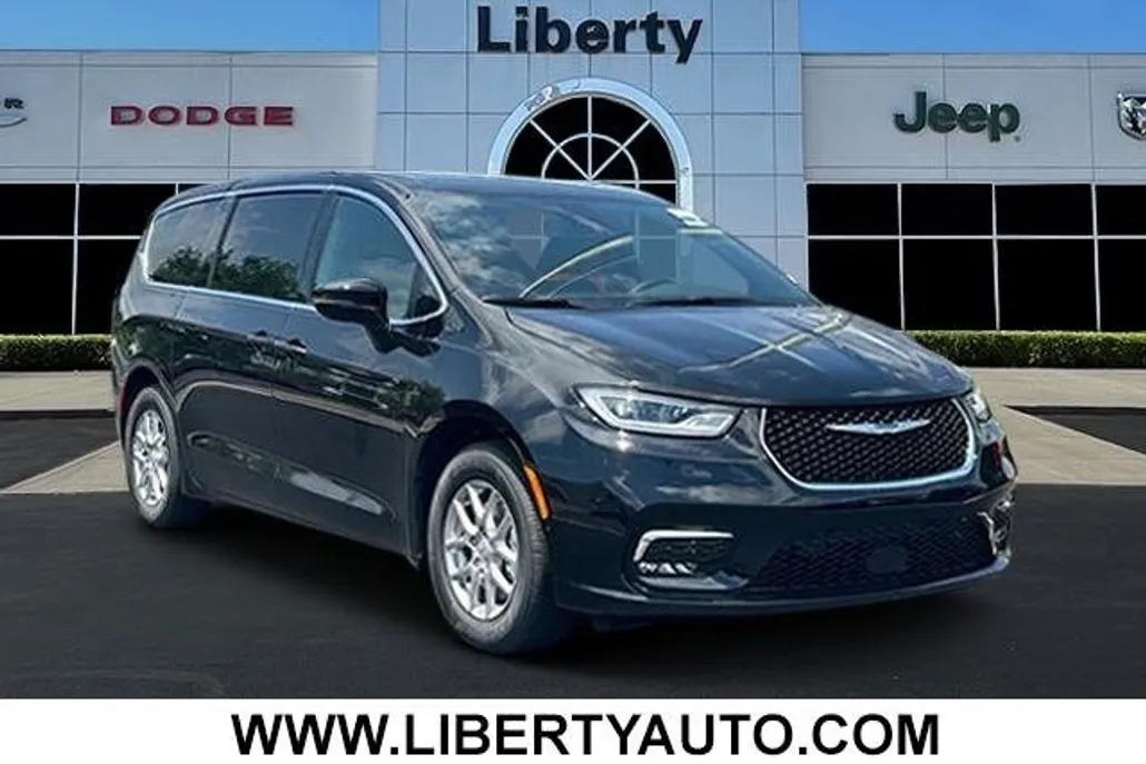 2025 Chrysler Pacifica photo 1