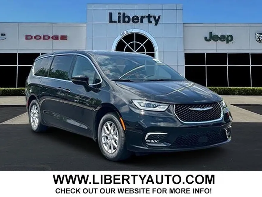 2025 Chrysler Pacifica photo 1