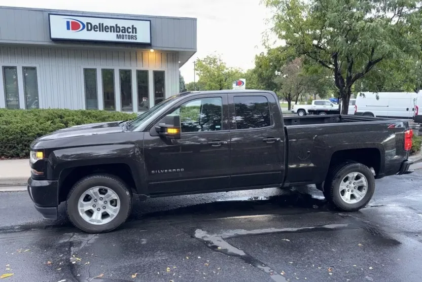 2018 Chevrolet Silverado 1500 LT photo 1