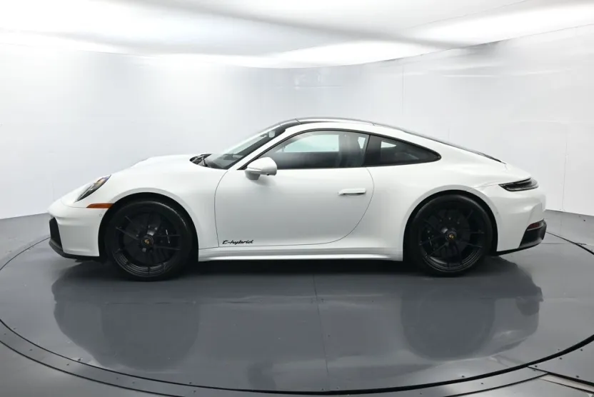 2025 Porsche 911 GTS photo 1