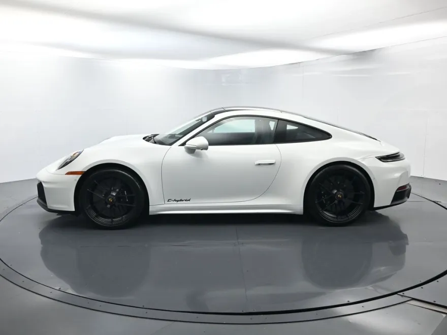 2025 Porsche 911 GTS photo 1