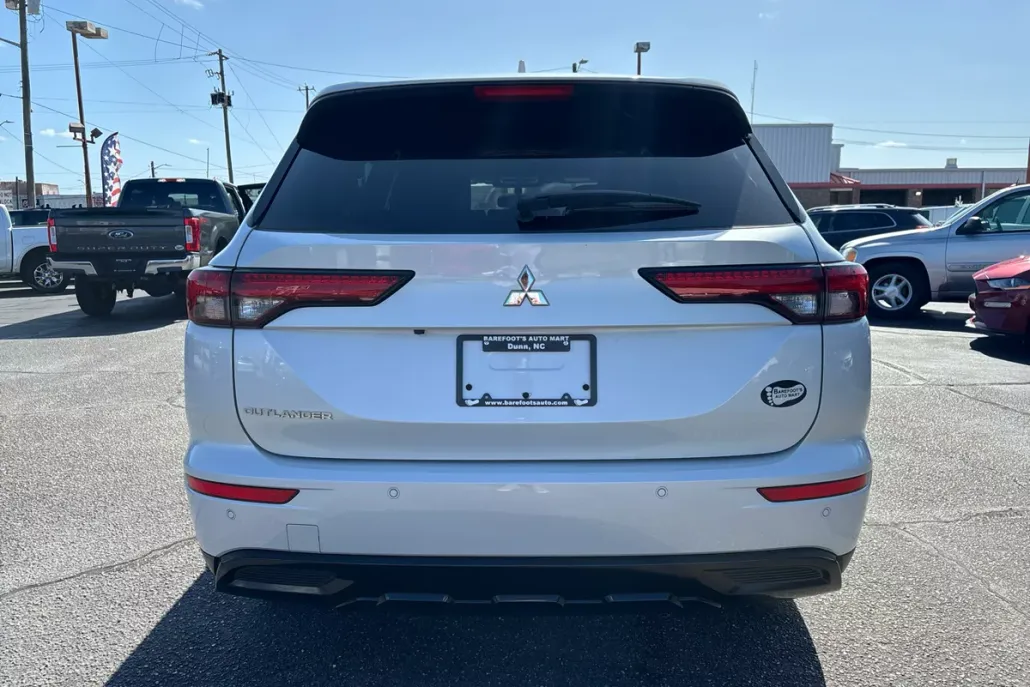2022 Mitsubishi Outlander SE Launch Edition photo 1