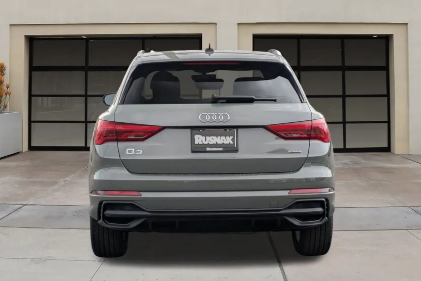 2025 Audi Q3 S line Premium photo 1