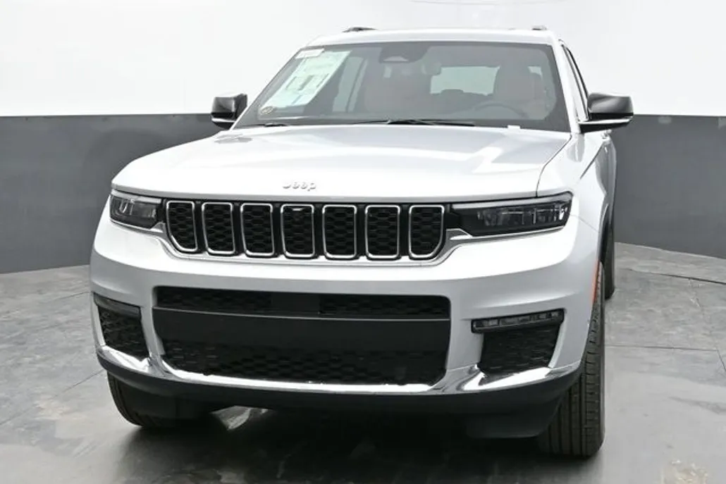 2025 Jeep Grand Cherokee L photo 1