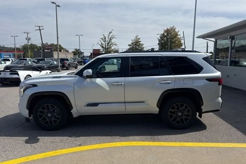 2025 Toyota Sequoia Platinum photo 1