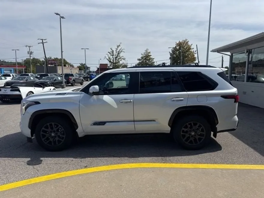2025 Toyota Sequoia Platinum photo 1