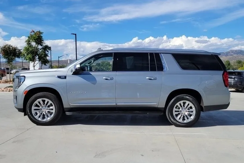 2024 Gmc Yukon XL SLT photo 1