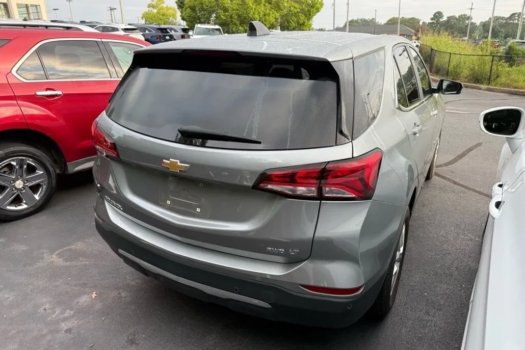 2023 Chevrolet Equinox LT photo 1