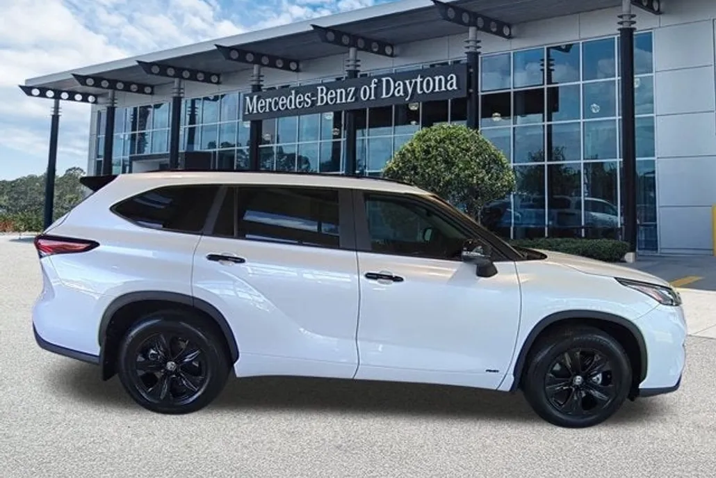 2025 Toyota Highlander Hybrid XLE photo 1