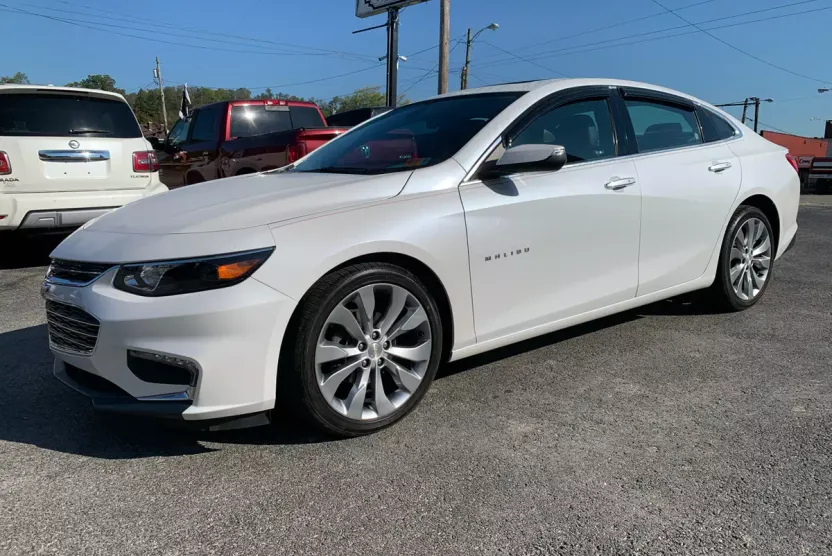 2017 Chevrolet Malibu Premier photo 1