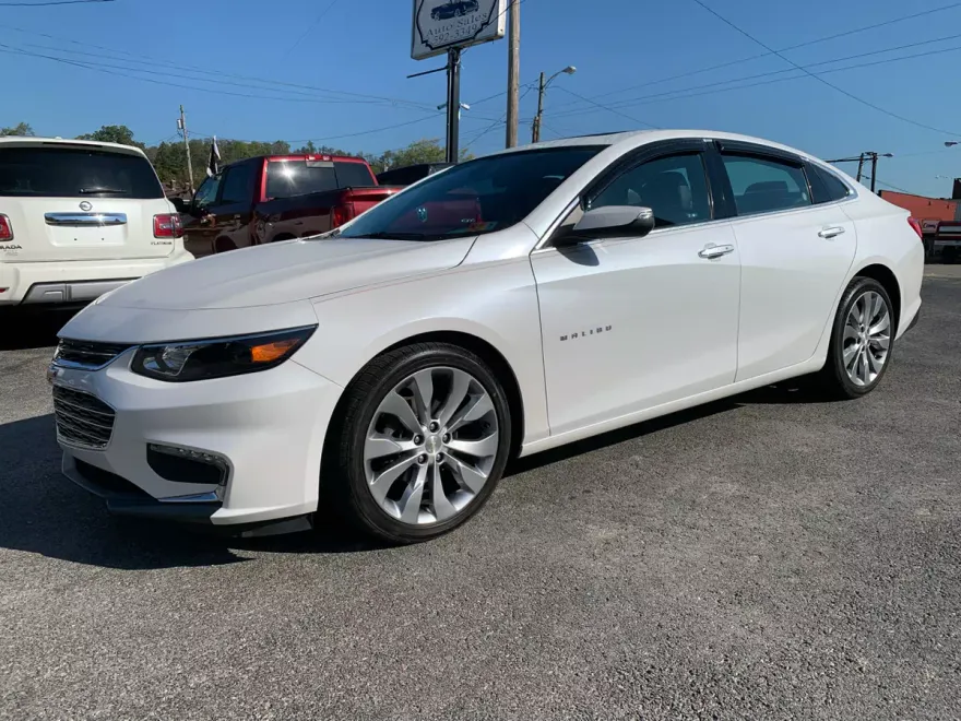 2017 Chevrolet Malibu Premier photo 1