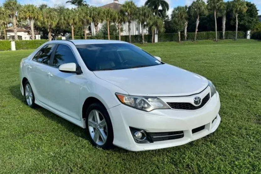 2014 Toyota Camry L photo 1