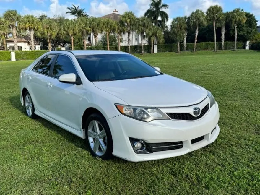 2014 Toyota Camry L photo 1