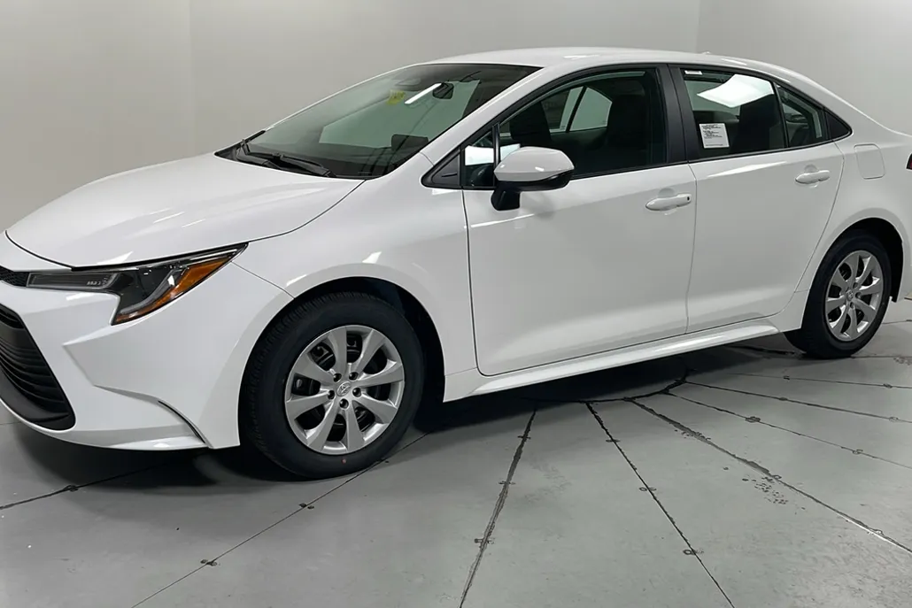 2026 Toyota Corolla LE photo 1