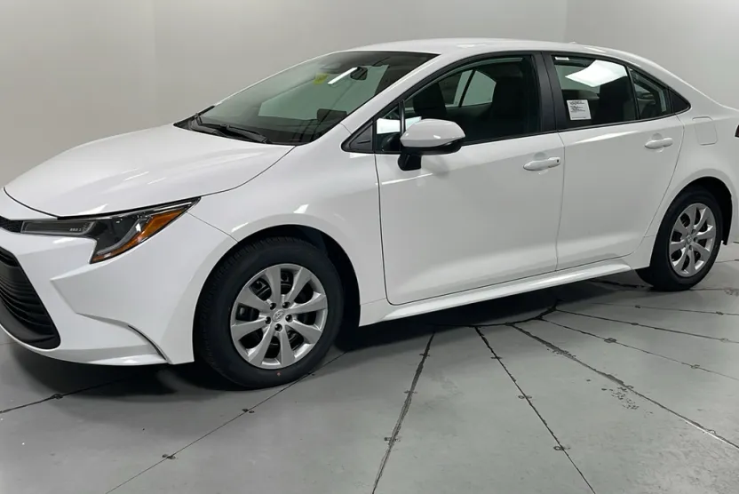 2026 Toyota Corolla LE photo 1