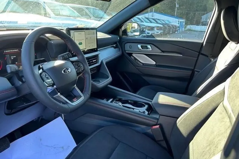 2025 Ford Explorer ST photo 1