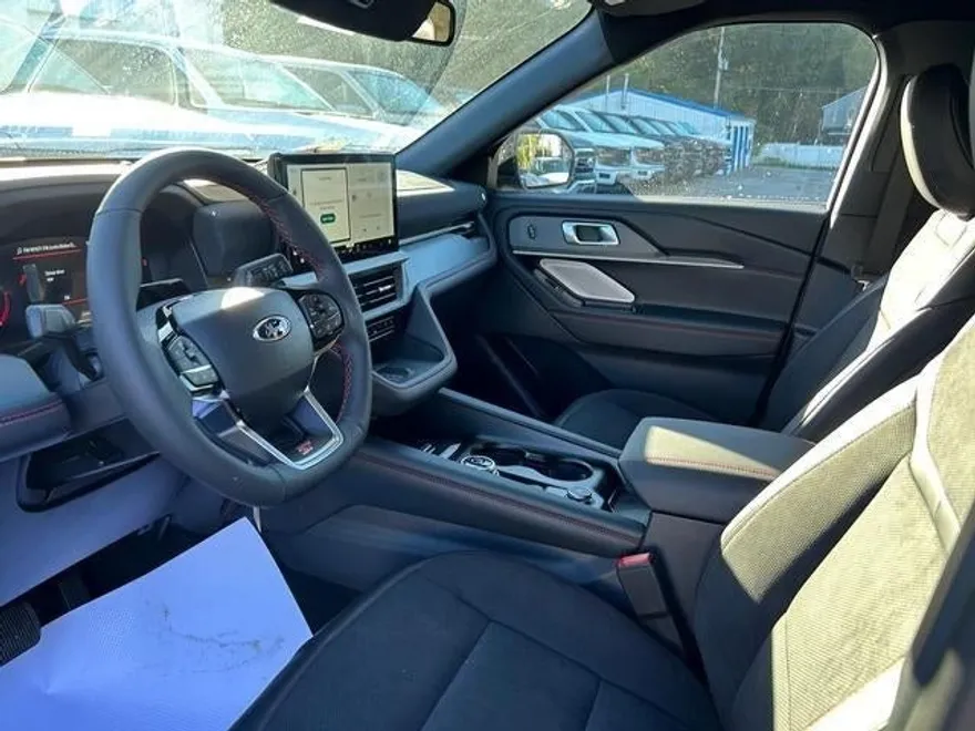 2025 Ford Explorer ST photo 1