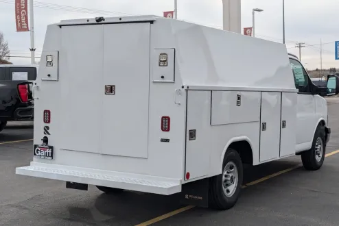 2025 Gmc Savana Cutaway 3500 photo 2