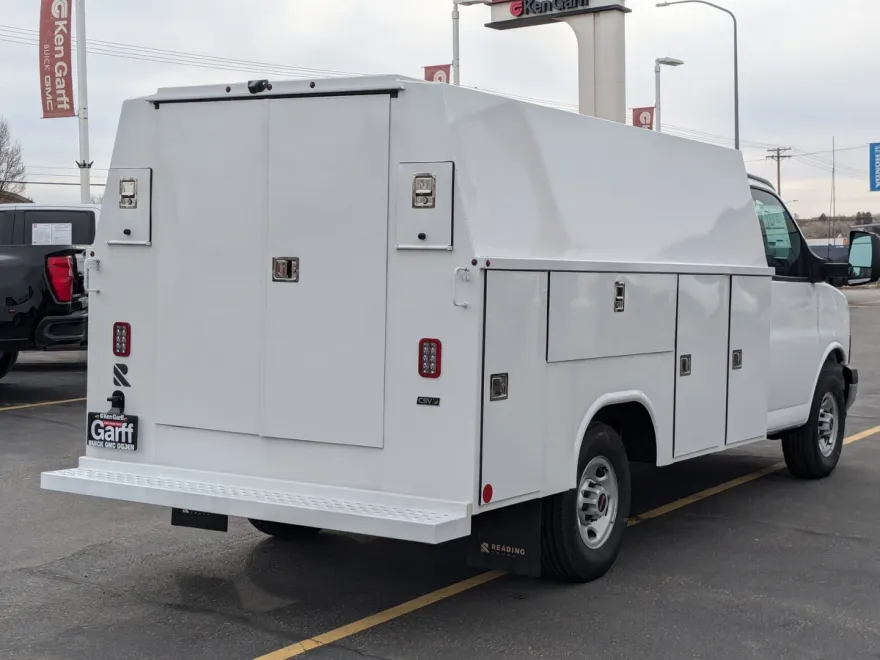 2025 Gmc Savana Cutaway 3500 photo 2