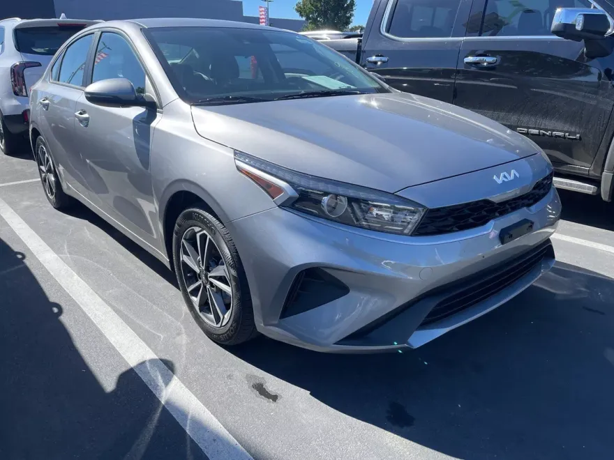 2023 Kia Forte LXS photo 1