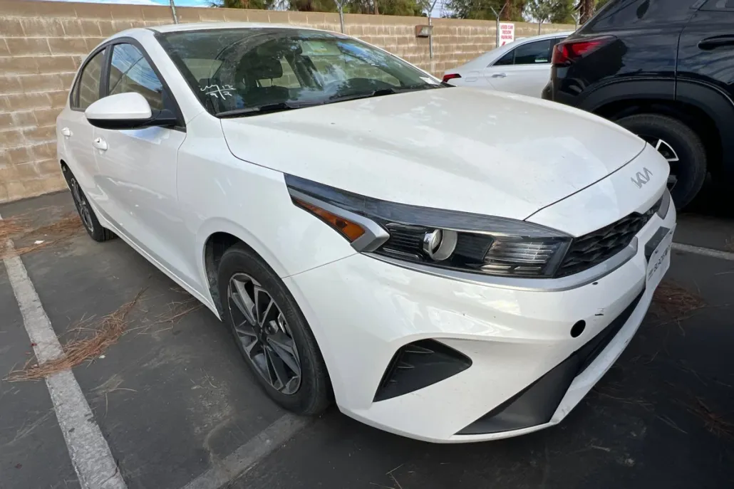 2023 Kia Forte LXS photo 1