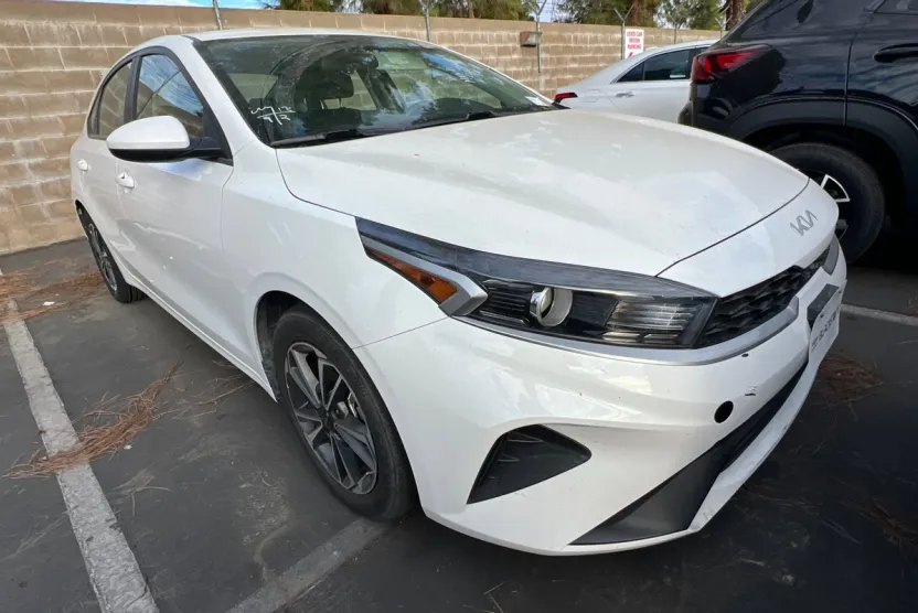 2023 Kia Forte LXS photo 1
